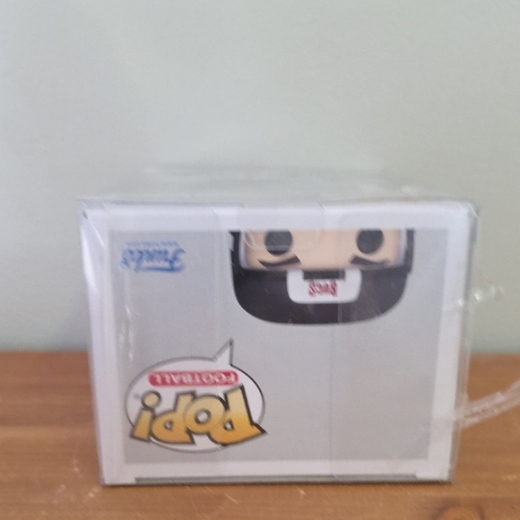 Funko Pop! NFL Figure Tom Brady With The Tampa Bay Buccaneers - Picture 5 of 6